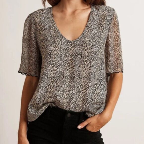 Graham & Spencer Olivia Leopard Printed Blouse - Picture 2 of 13